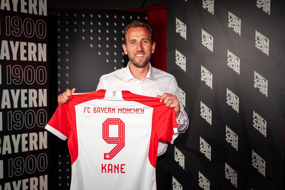 Harry Kane ist offiziell ein Bayer, debütiert er schon am Samstagabend? 