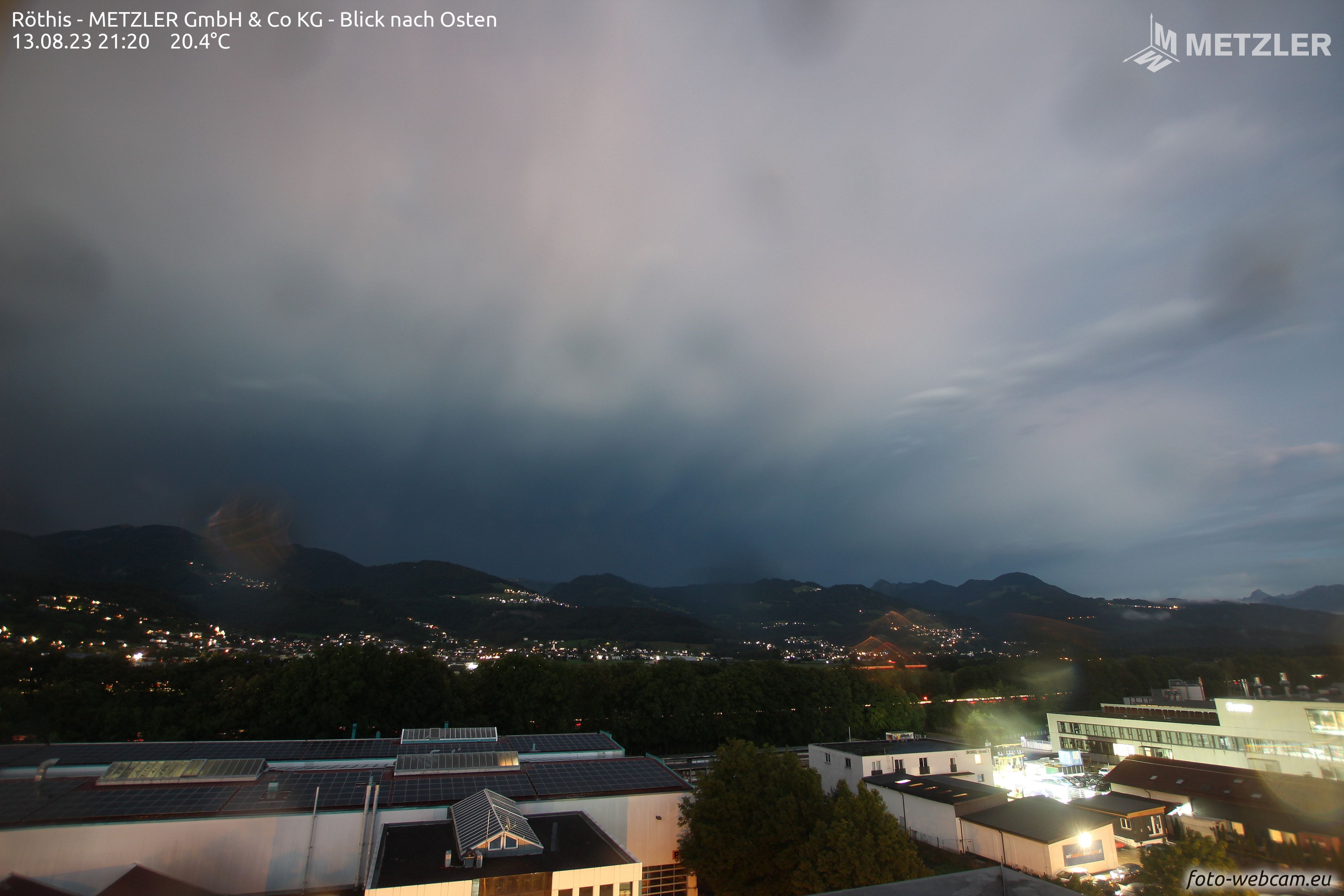 Der Westen Österreichs, im Bild Röthis, wird von einer Gewitter-Walze überrollt.