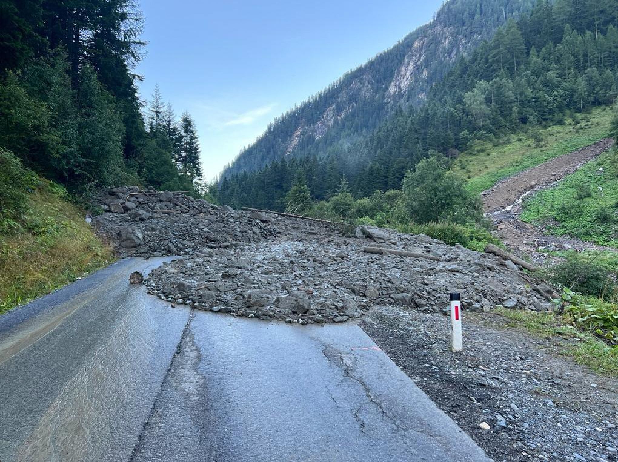 Murenabgang auf die Kaunertaler Gletscherstraße.