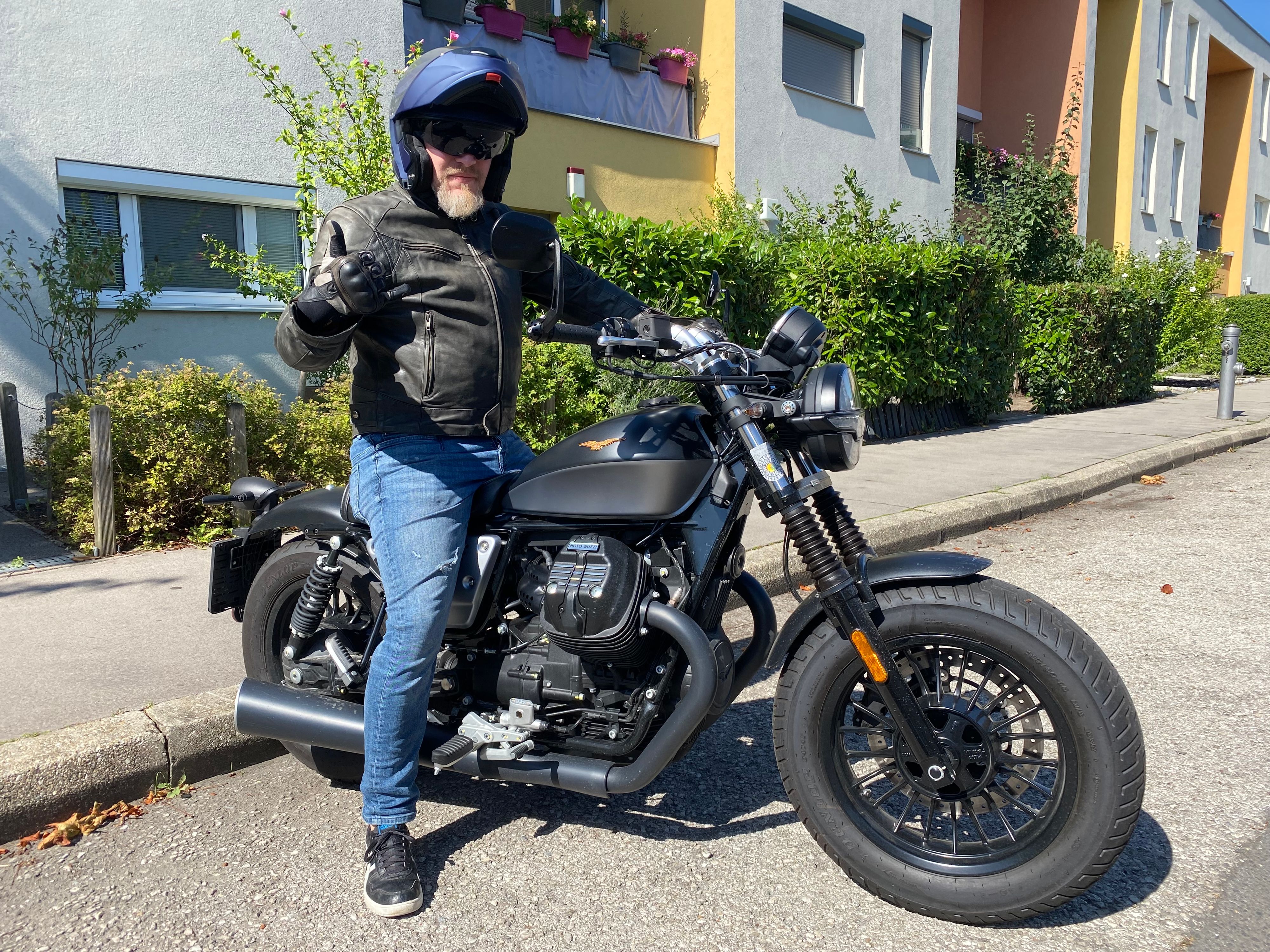 Die Moto Guzzi V9 Bobber macht aus braven Familienvätern coole Biker.