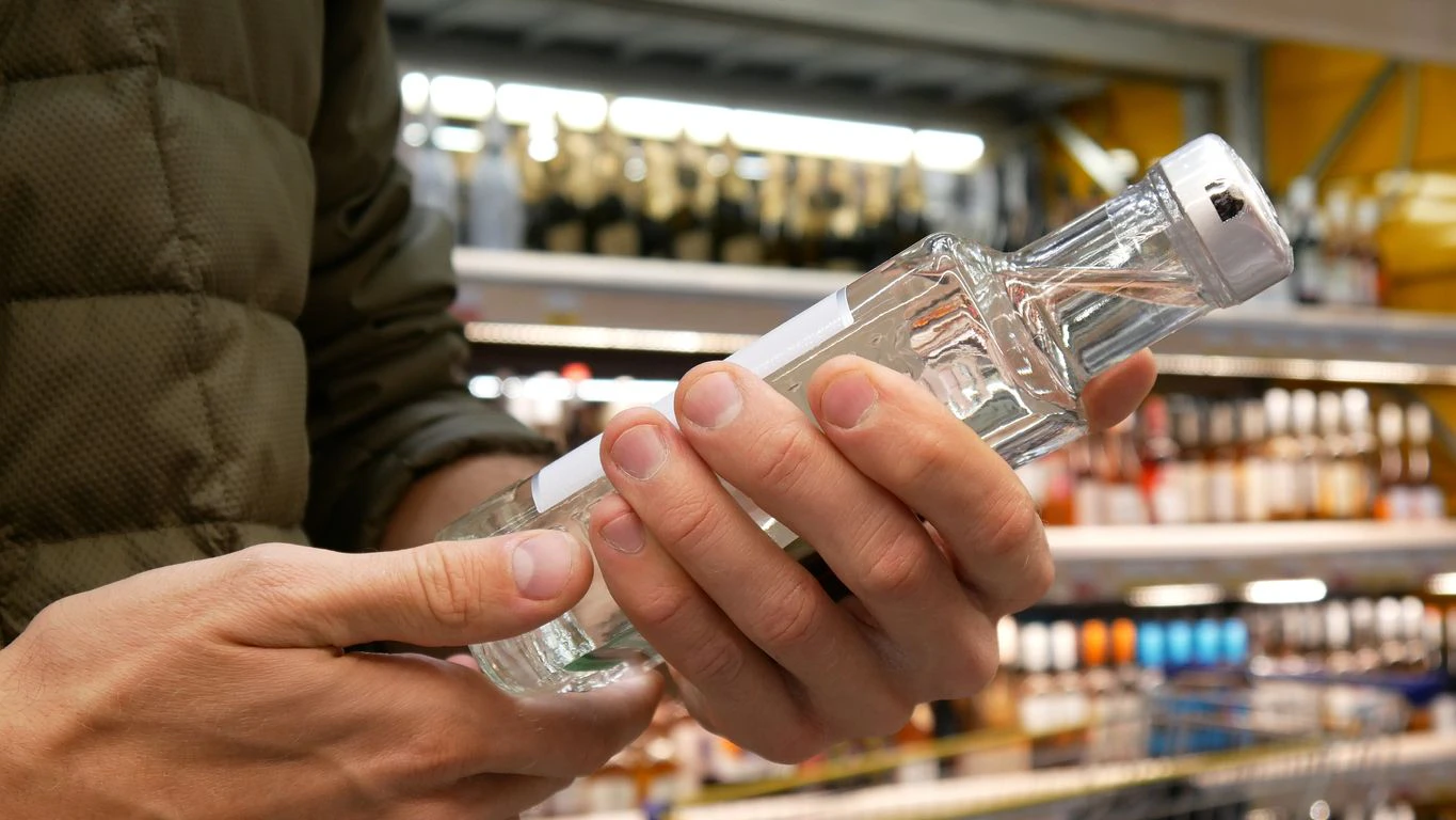Bei Testkäufen bekamen erschreckend viele Teenager hochprozentigen Alkohol.