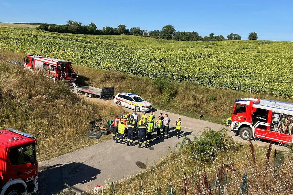 Bei einem Unfall mit einem Kleinbus auf der Nordautobahn (A5) bei Gaweinstal (Bezirk Mistelbach) kamen vier Menschen ums Leben.