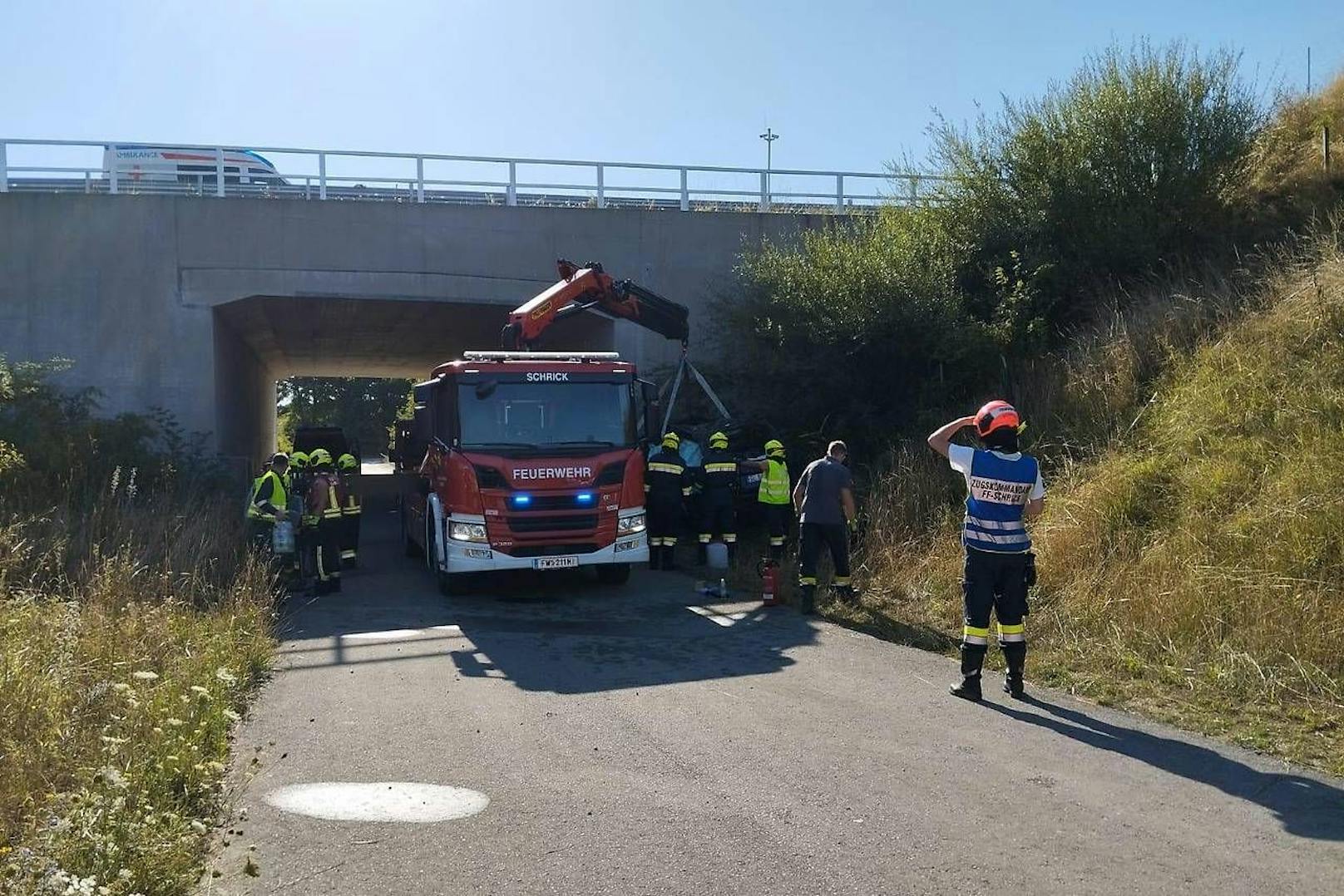 Bei einem Unfall mit einem Kleinbus auf der Nordautobahn (A5) bei Gaweinstal (Bezirk Mistelbach) kamen vier Menschen ums Leben.