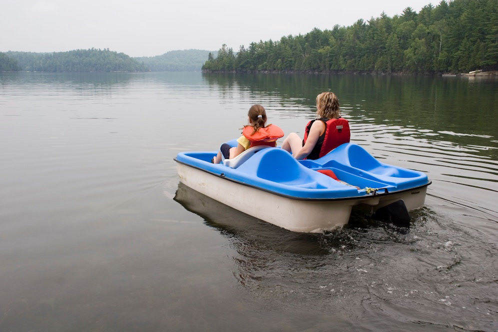 Offenbar leihen nicht alle Tretboote nur zu friedlichen Zwecken aus, wie ein Fall am Reinthaler See zeigt. (Symbolbild)