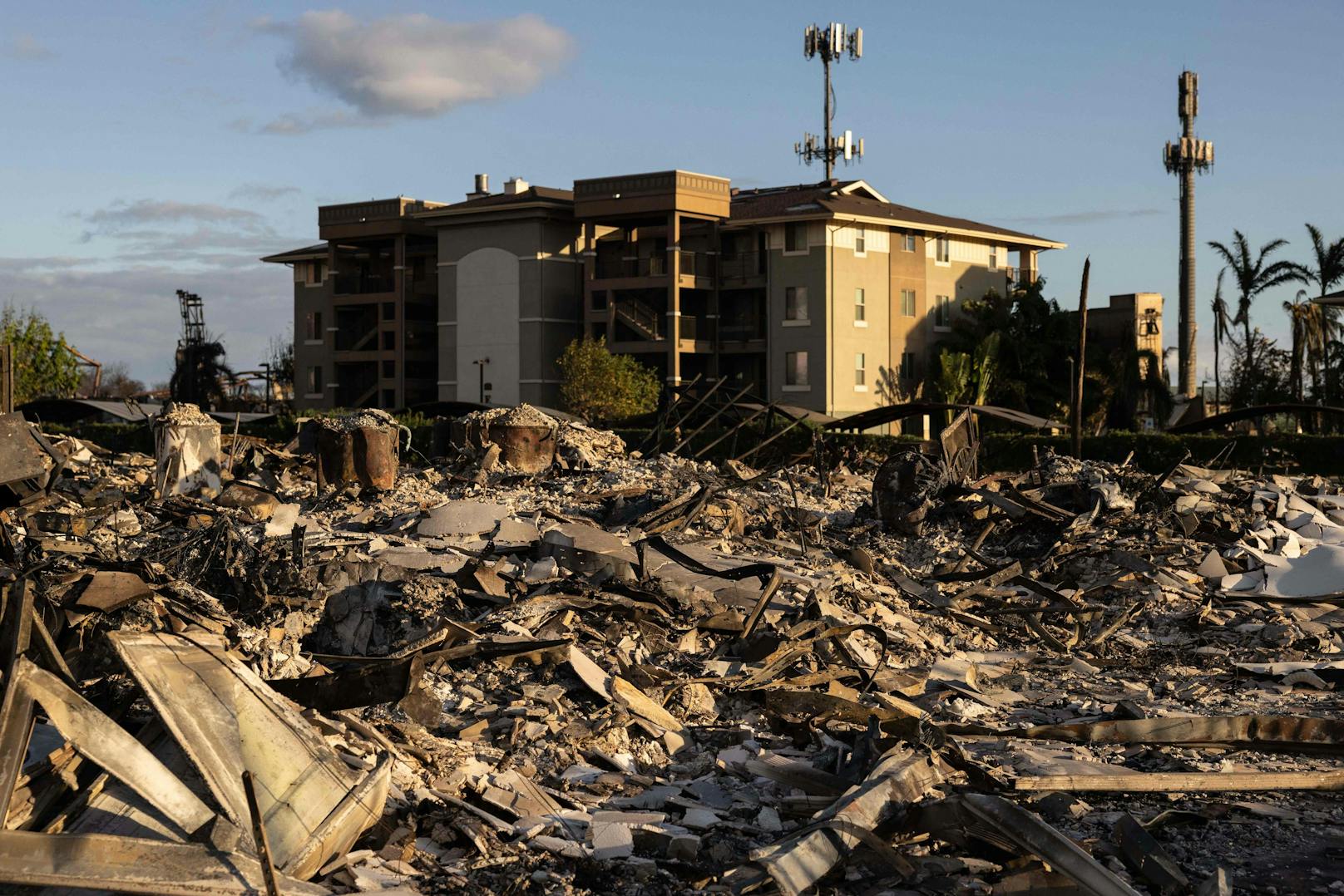 "Alles weg": Nur diese Gebäude trotzen Feuer auf Hawaii