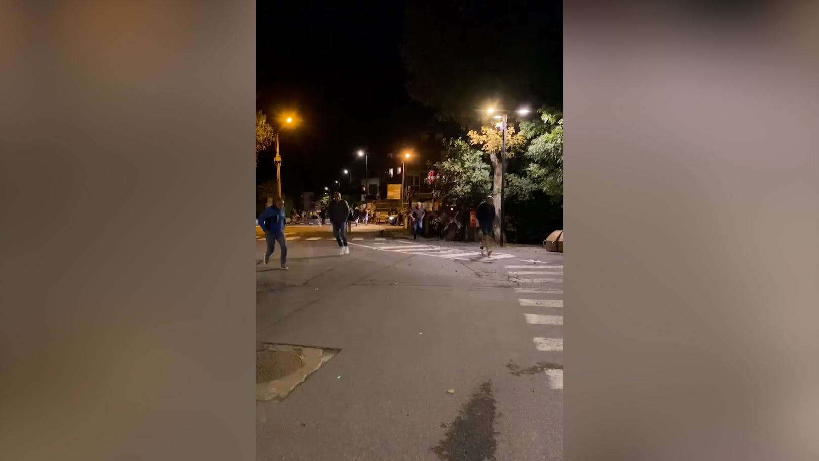 Ein Unwetter in der Nähe von Turin löst im Ort Bardonecchia am Sonntagabend eine Sturzflut aus. Eine Schlamm- und Gerölllawine donnert wie aus heiterem Himmel durch das Dorf.