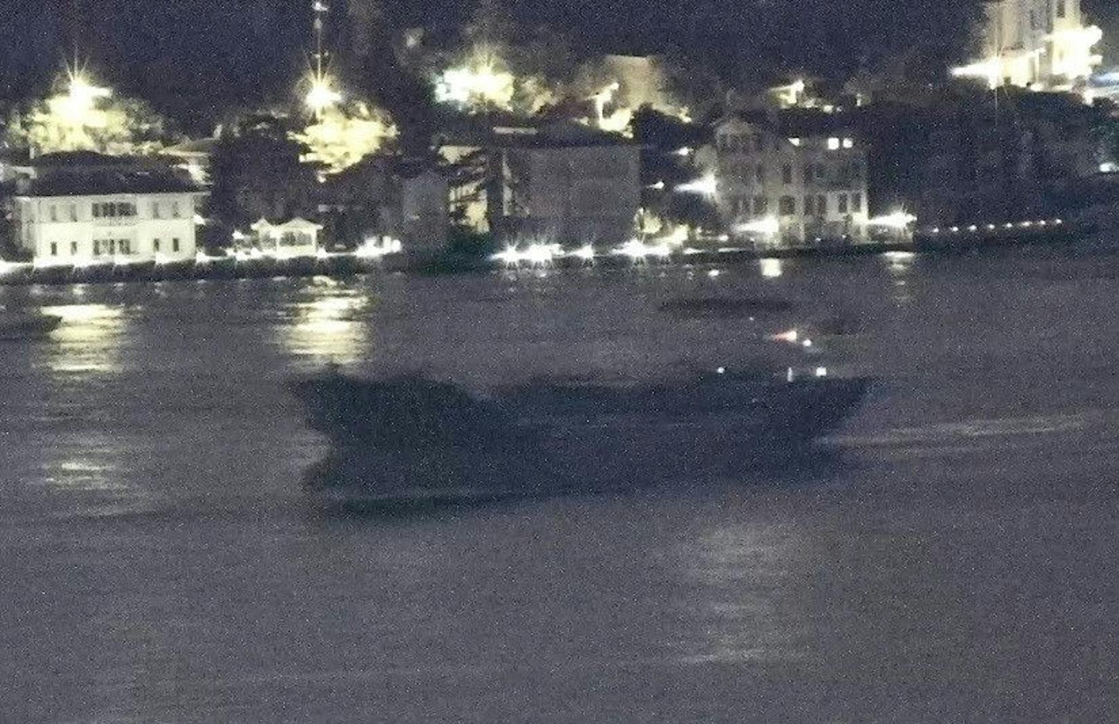 Die "Sukru Okan" beim Bosporus auf dem Weg ins Schwarze Meer. (13. August 2023)