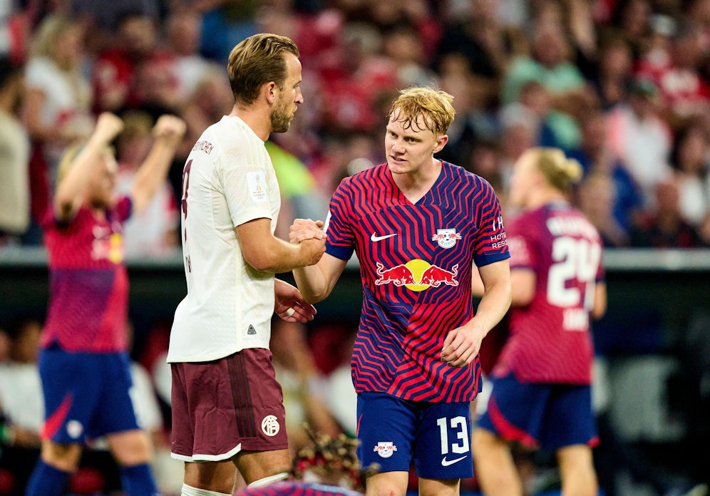 Harry Kane und Nicolas Seiwald beim Handshake nach dem Abpfiff.