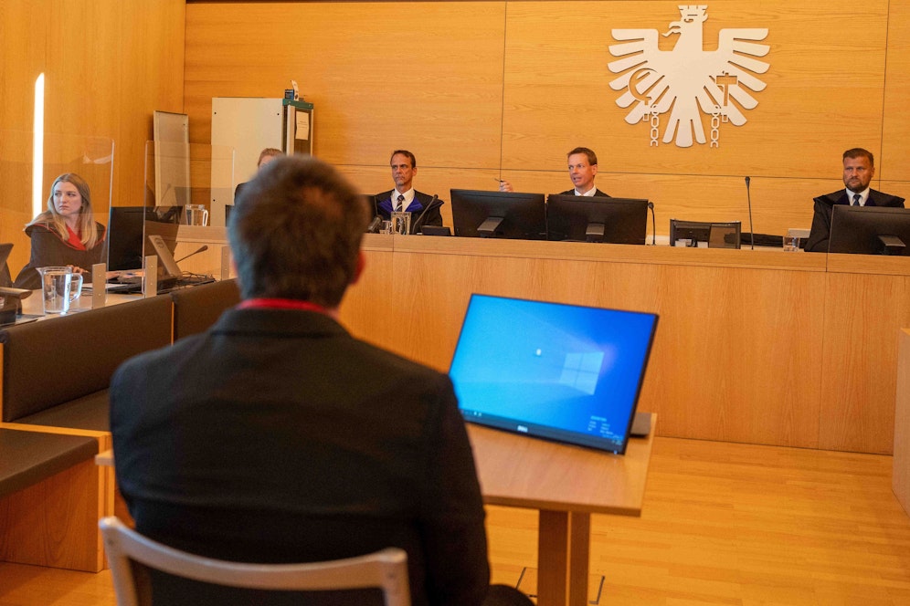 Der Angeklagte wurde nicht rechtskräftig zu sieben Jahren Haft verurteilt.