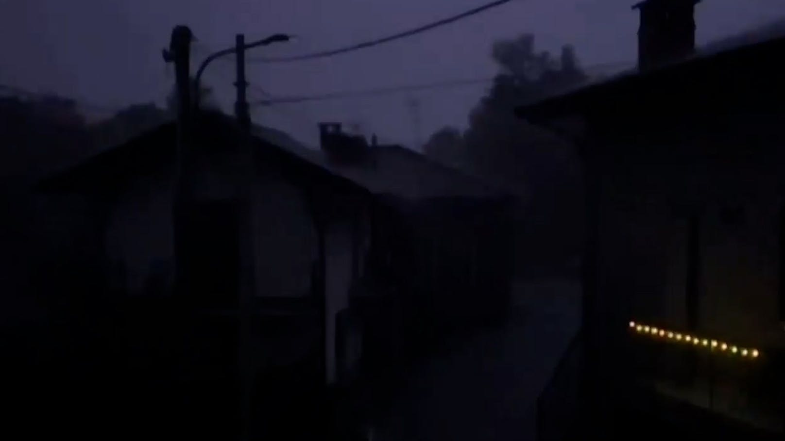 Ein Unwetter in der Nähe von Turin löst im Ort Bardonecchia am Sonntagabend eine Sturzflut aus. Eine Schlamm- und Gerölllawine donnert wie aus heiterem Himmel durch das Dorf.