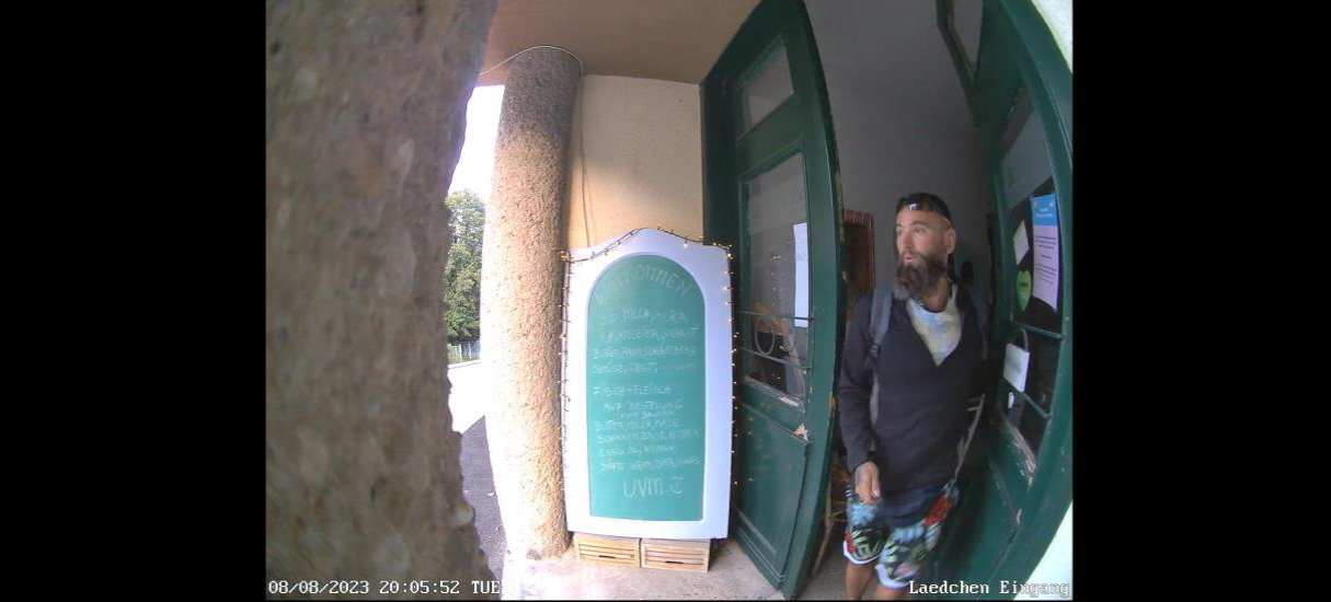 Die Polizei bittet um Hinweise auf diesen Verdächtigen.