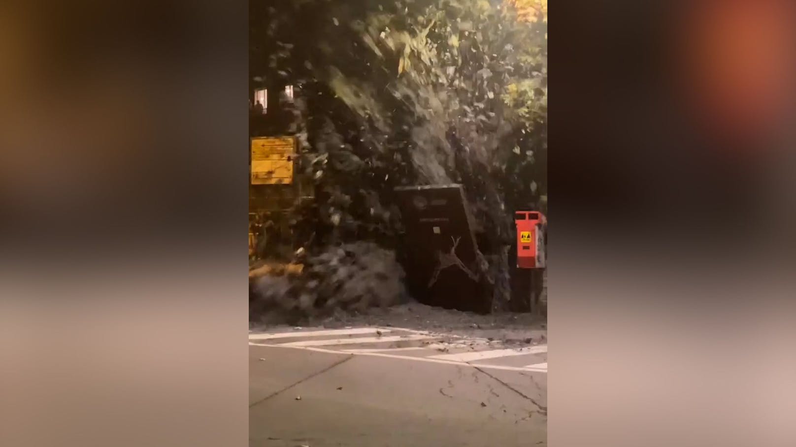 Ein Unwetter in der Nähe von Turin löst im Ort Bardonecchia am Sonntagabend eine Sturzflut aus. Eine Schlamm- und Gerölllawine donnert wie aus heiterem Himmel durch das Dorf.