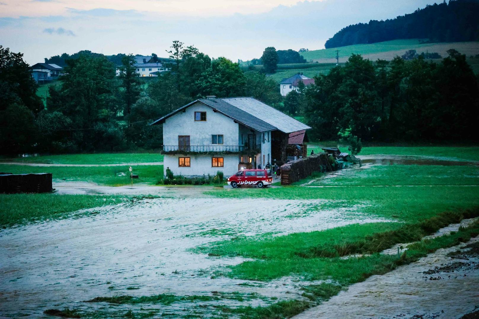 ... österreichische Unwetterzentrale (uwz.at). "Lokal wurden bereits große ...