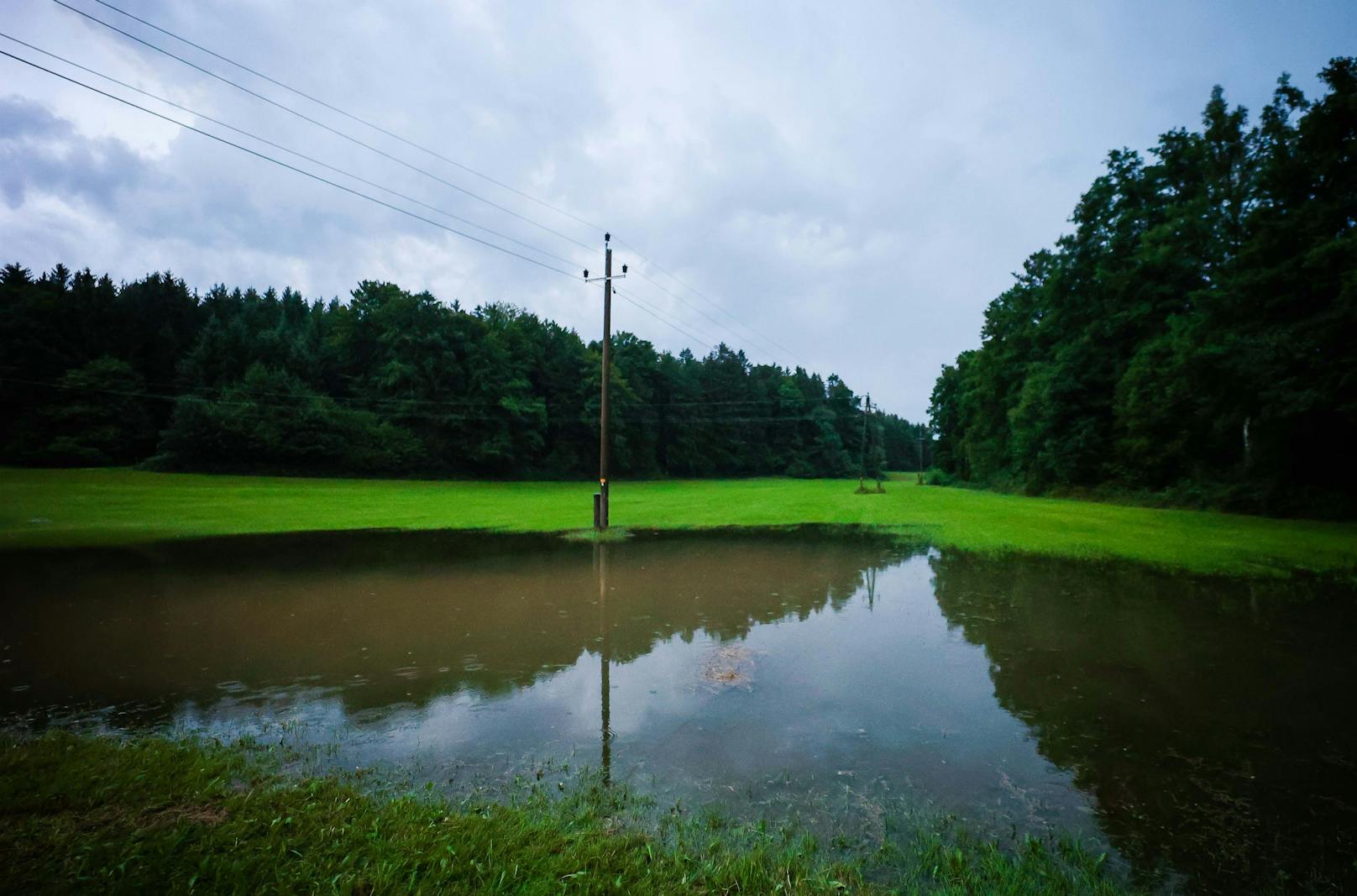 ... Regenmengen in kurzer Zeit gemessen, wie etwa in Achenkirch mit 59 Millimetern ...