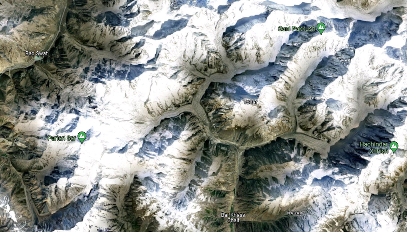 Die Tatsache, dass die Berge üblicherweise nach ihren Erstbesteigern benannt werden, zieht ehrgeizige Extremsportler an.