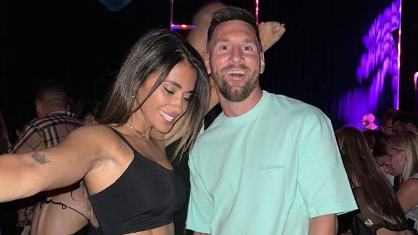 Lionel Messi feierte ausgelassen mit seiner Frau Antonela.