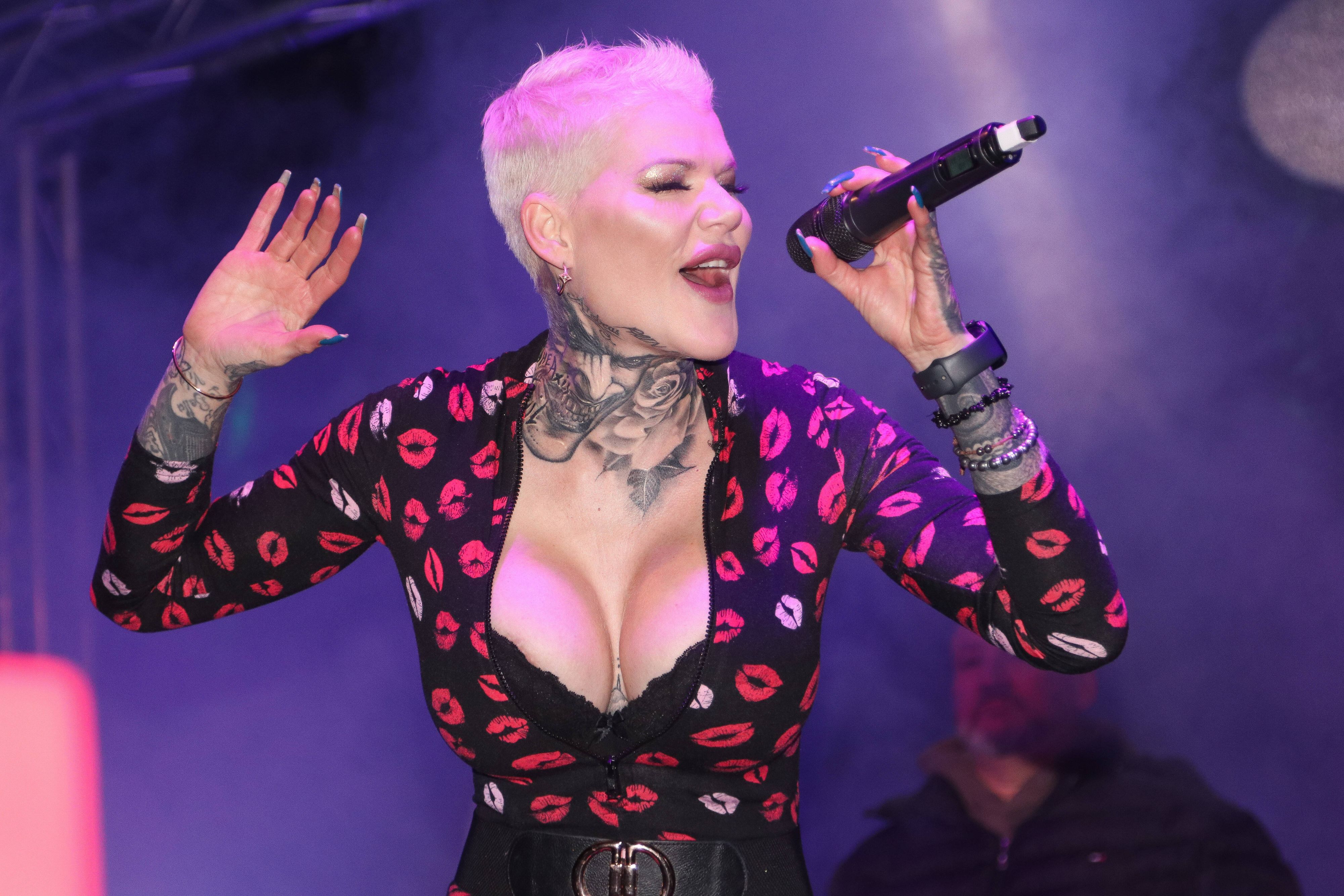 Die ehemalige Pornodarstellerin gewann 2021 die neunte Staffel von Promi Big Brother.