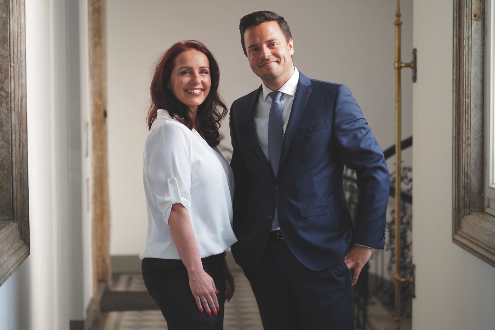 Das Anwaltsduo Veronika Ujvarosi und Daniel Mozga (r.) boxte den jüngeren Bruder aus der U-Haft.