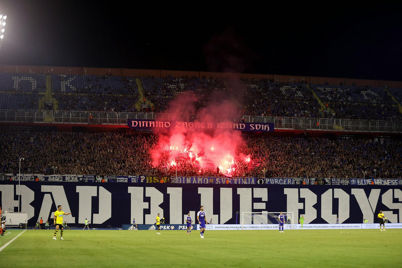 Die Bad Blue Boys protestierten gegen die Festnahme von über hundert kroatischen Hooligans. 