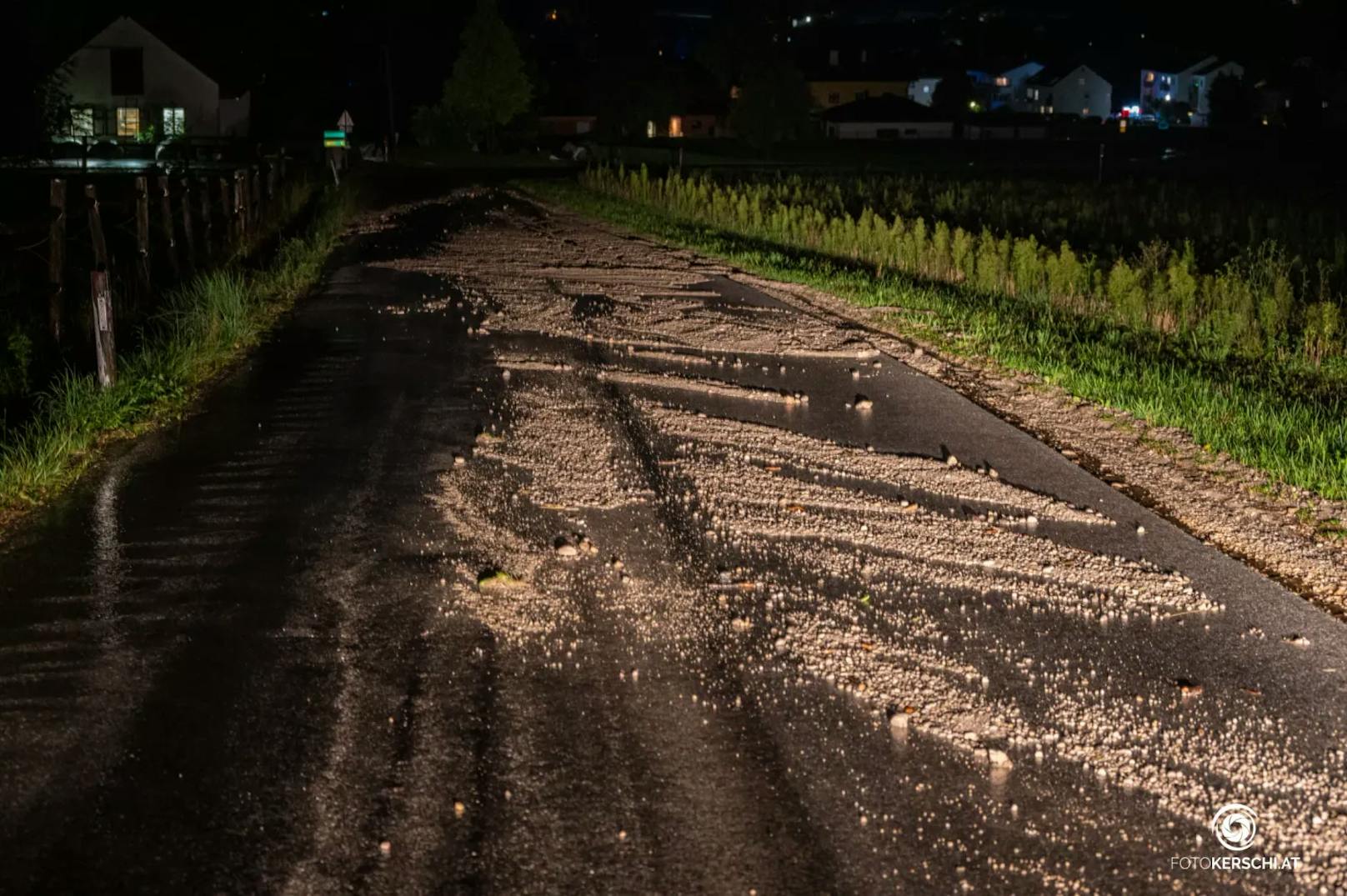 In ganz Oberösterreich kam es am Dienstag zu teils heftigen Gewittern mit schwerem Niederschlag und starken Sturmböen. Die Feuerwehren standen im Dauereinsatz.