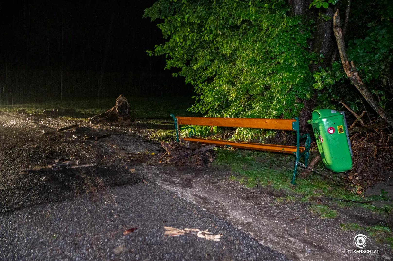 In ganz Oberösterreich kam es am Dienstag zu teils heftigen Gewittern mit schwerem Niederschlag und starken Sturmböen. Die Feuerwehren standen im Dauereinsatz.