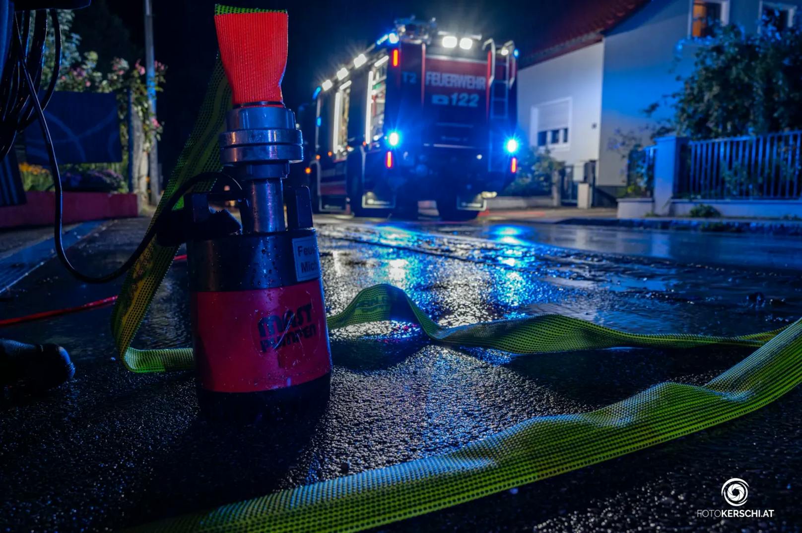 In ganz Oberösterreich kam es am Dienstag zu teils heftigen Gewittern mit schwerem Niederschlag und starken Sturmböen. Die Feuerwehren standen im Dauereinsatz.