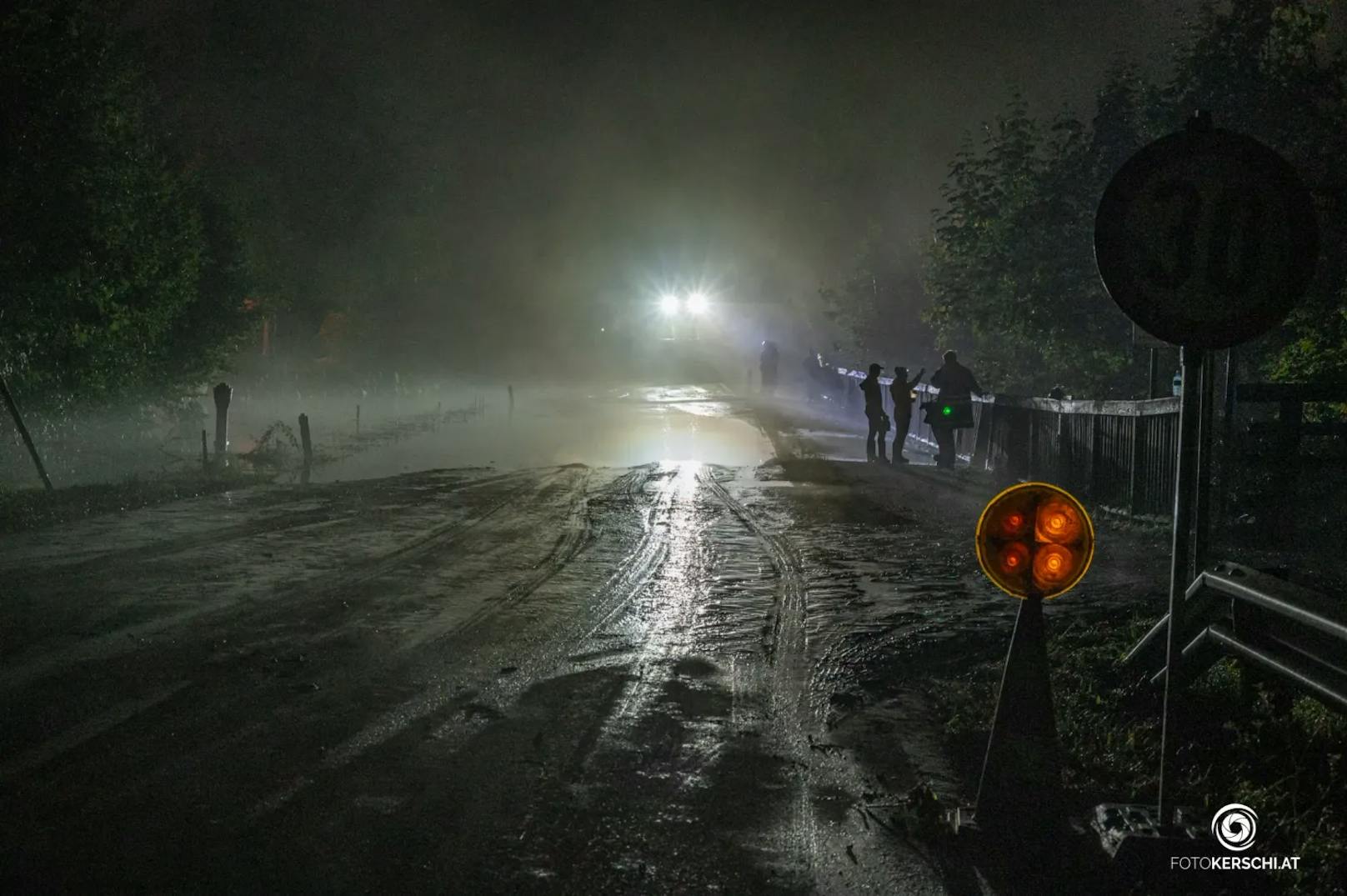 In ganz Oberösterreich kam es am Dienstag zu teils heftigen Gewittern mit schwerem Niederschlag und starken Sturmböen. Die Feuerwehren standen im Dauereinsatz.