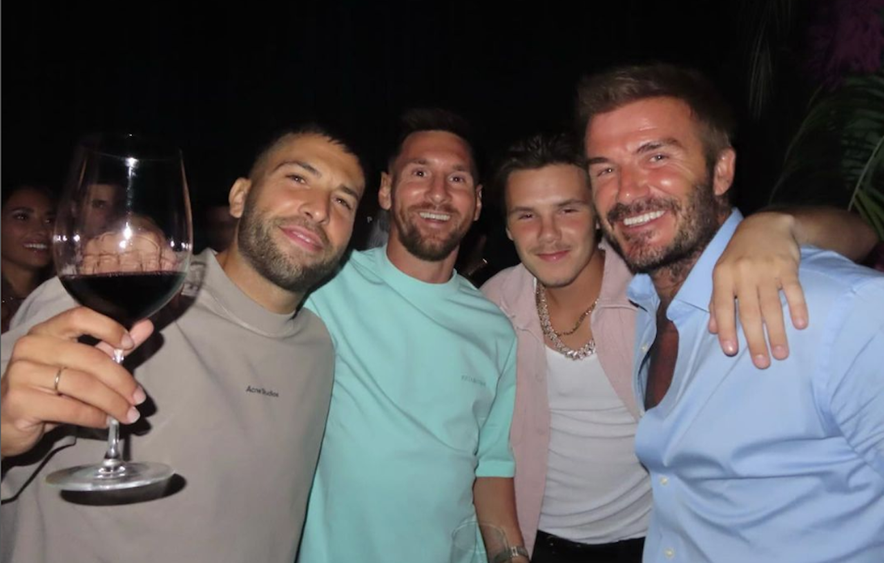 Heute.at - Blutige Prügelei! Messi und Beckham flüchten aus Lokal