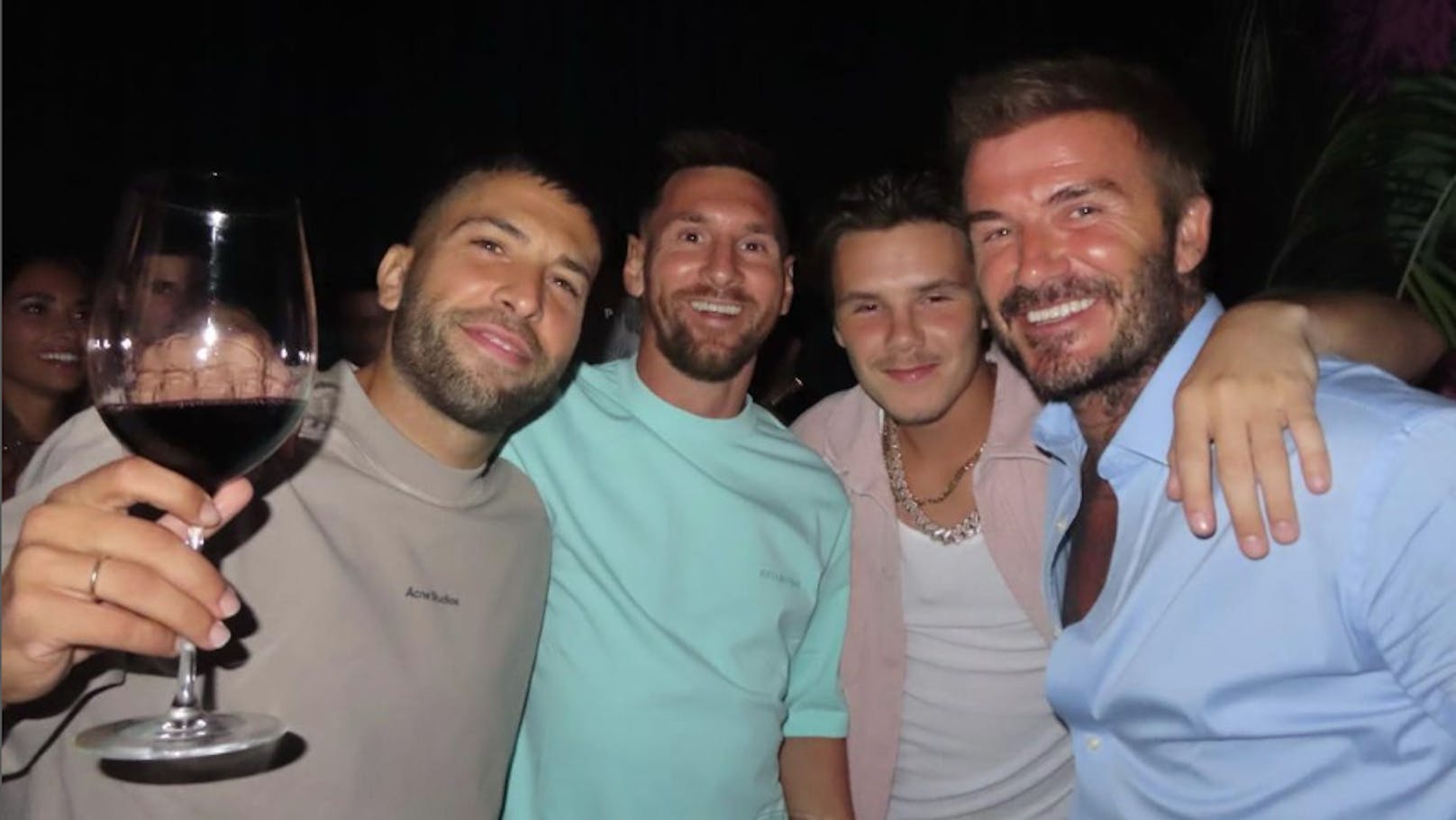 Die Inter Miami-Stars Jordi Alba und Lionel Messi mit Cruz und David Beckham (v.l.)