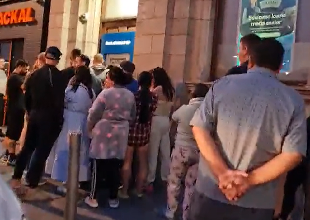 Am Dienstagabend konnten Kunden in Irland plötzlich mehr Geld abheben, als eigentlich auf dem Konto lag.