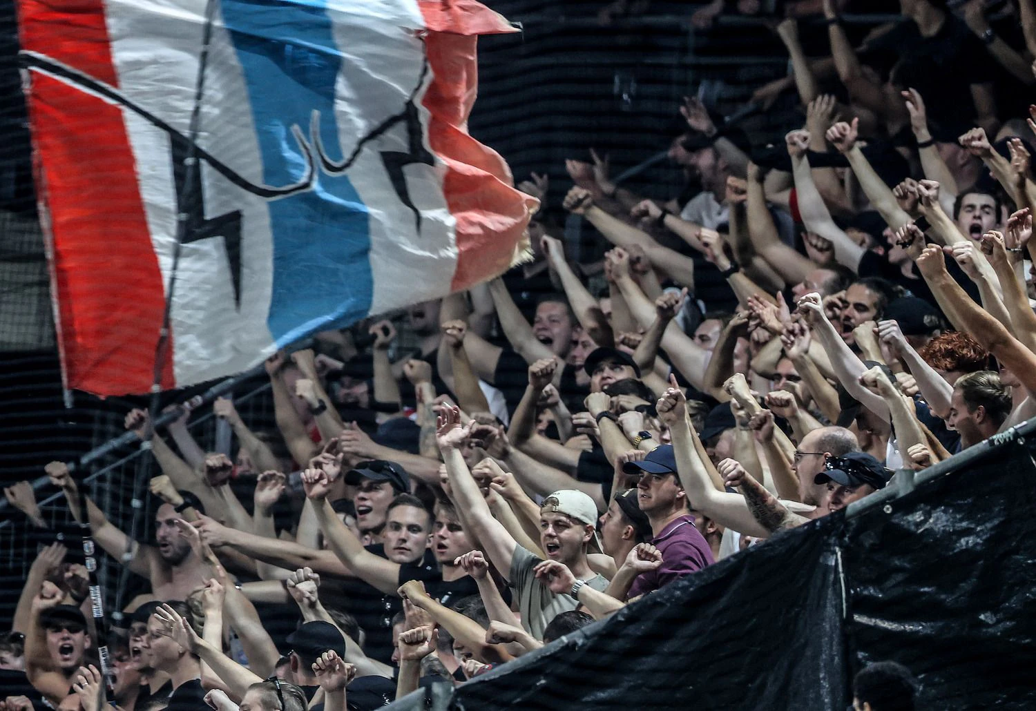 Fans von PSV Eindhoven sollen einen Grazer krankenhausreif geprügelt haben. 