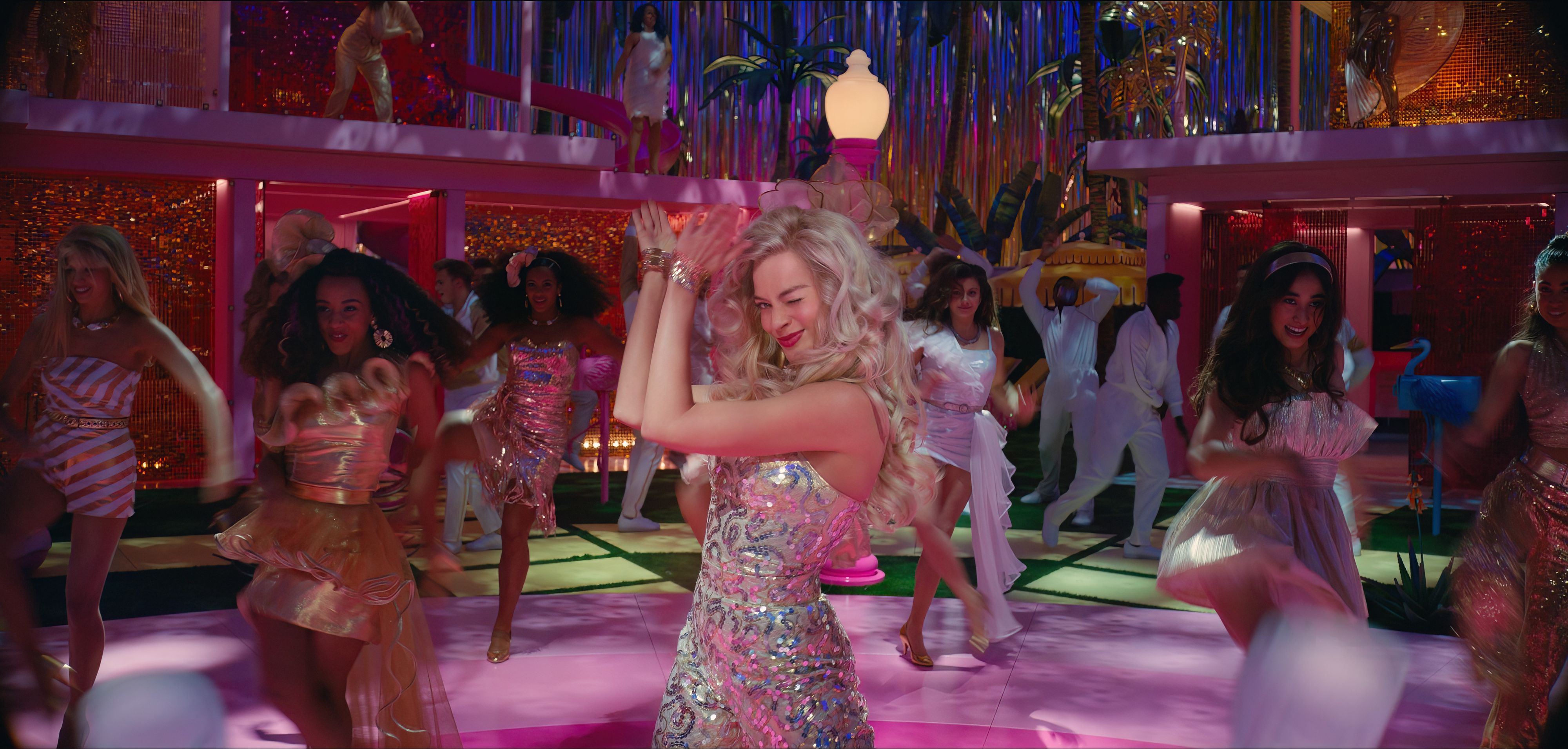 Margot Robbie tanzt derzeit wohl auch vor Freude: Die Hollywood-Schauspielerin war auch als Produzentin für "Barbie" tätig. Durch den Mega-Erfolg bekommt sie jetzt 48 Millionen Euro extra.&nbsp;