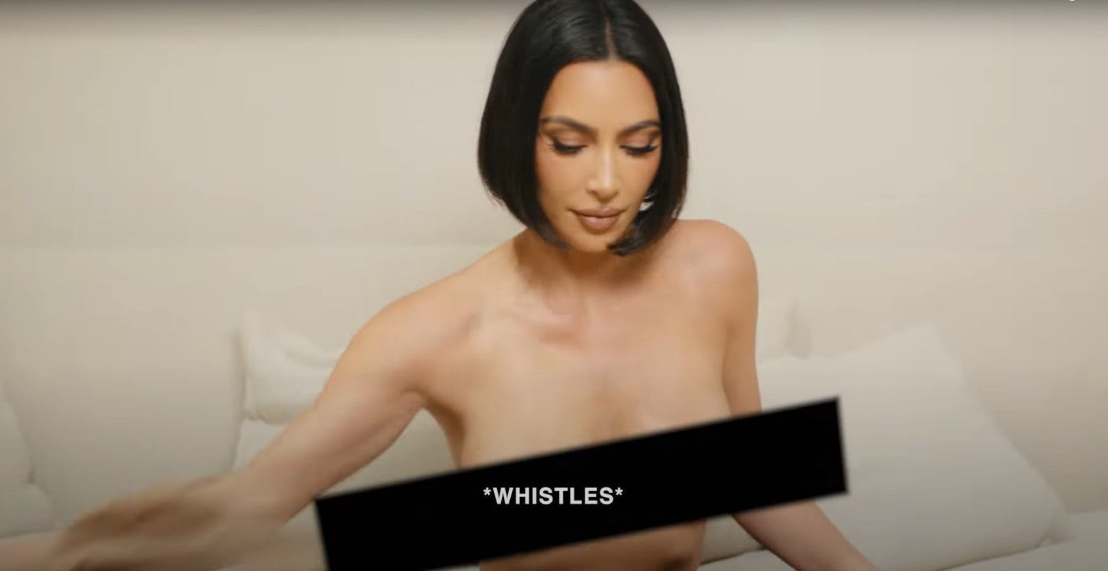 Kim zeigt ihre Brüste, aber alle lachen über ihre Haare