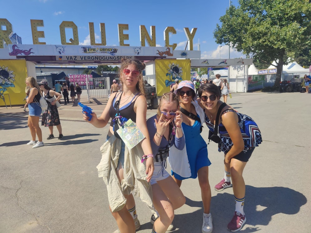 Frequency-Festival: Aufnahme vom Donnerstag, 17. August 2023, im Bild: Luisa, Emma, Sophie und Pauline aus Regensburg.