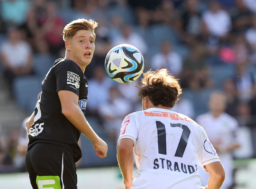 Alexander Prass steht unmittelbar vor dem Absprung. 