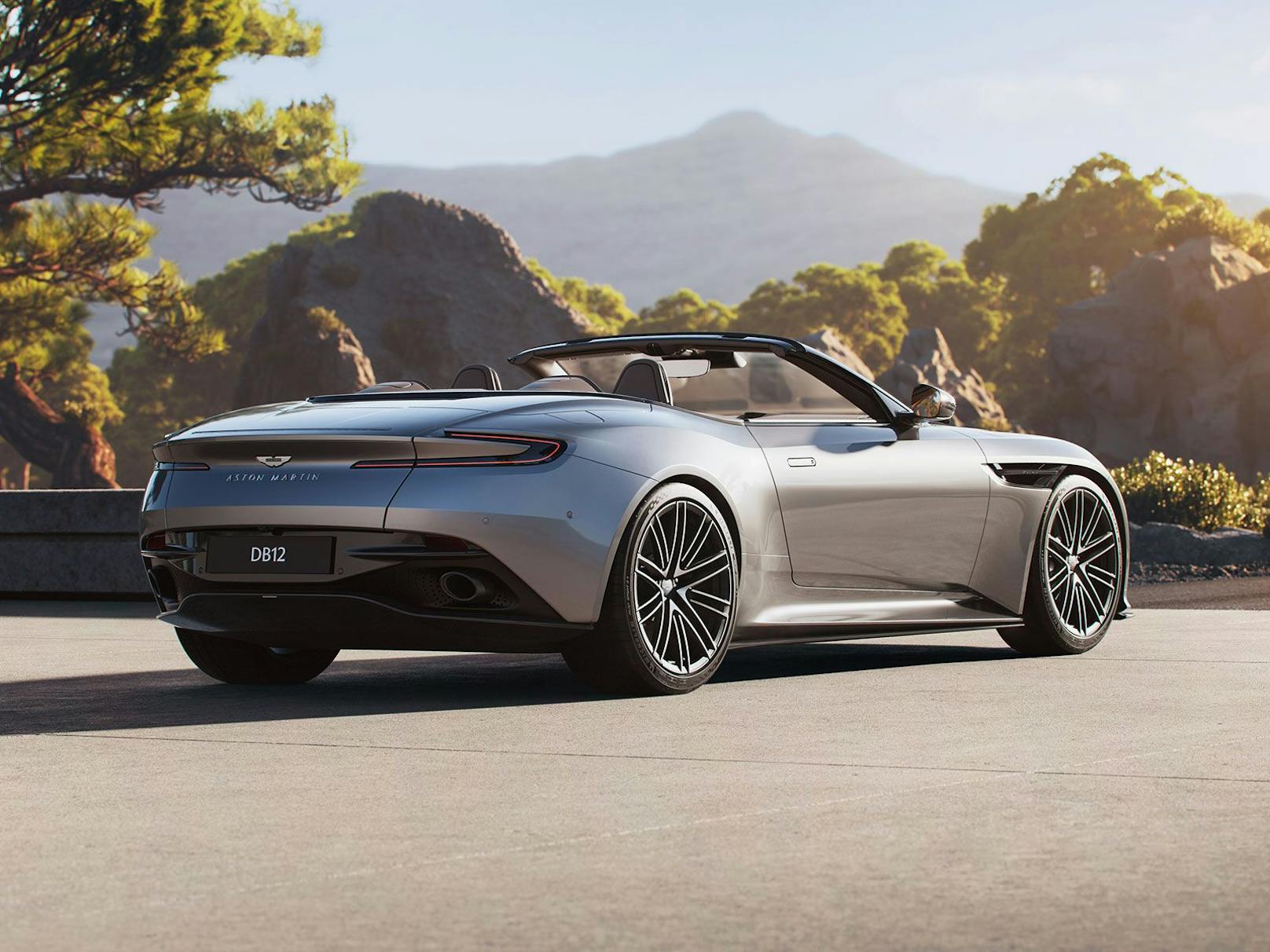 Der neue Aston Martin DB12 Volante zeigt sich noch dynamischer als sein Vorgänger.