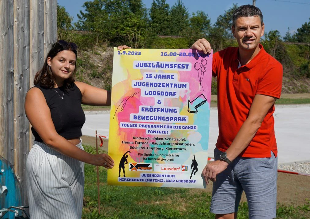 Bürgermeister Thomas Vasku und Juliane Hainsching vom Jugendzentrum freuen sich auf die Feier.