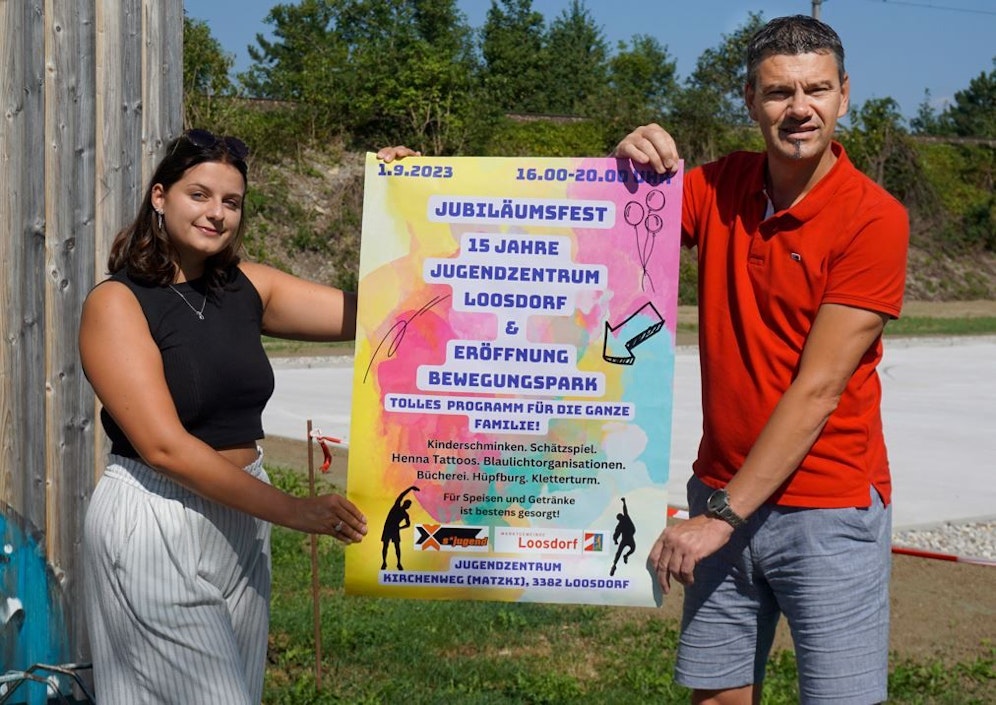 Bürgermeister Thomas Vasku und Juliane Hainsching vom Jugendzentrum freuen sich auf die Feier.