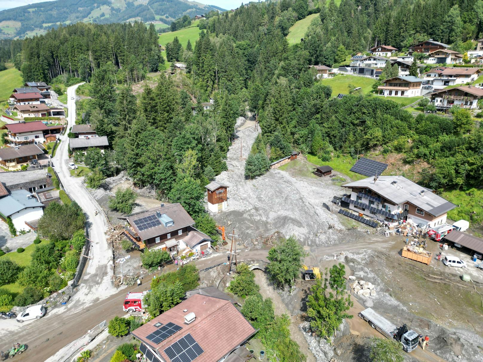 Drohnenbilder zeigen das ganze Ausmaß der Zerstörung.