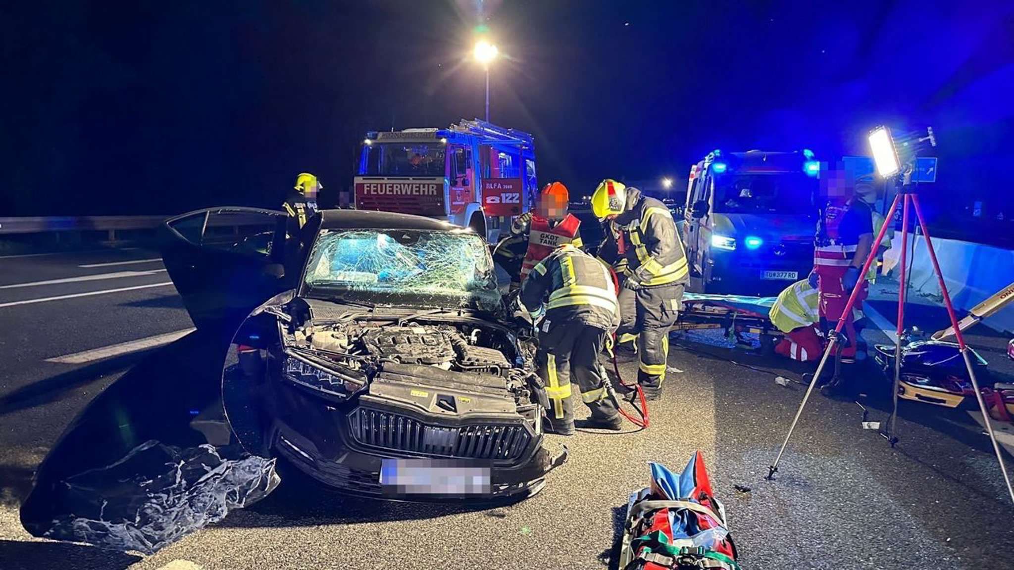 Ein Frontalcrash mit einem Geisterfahrer auf der Kremser Schnellstraße S33 hatte am 17. August 2023 zwei Schwerverletzte zur Folge.