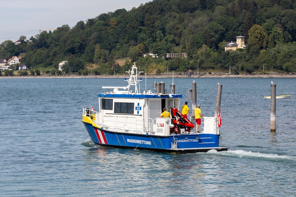 Ein Einsatzboot der Wasserrettung in Bregenz am Bodensee. Archivbild.