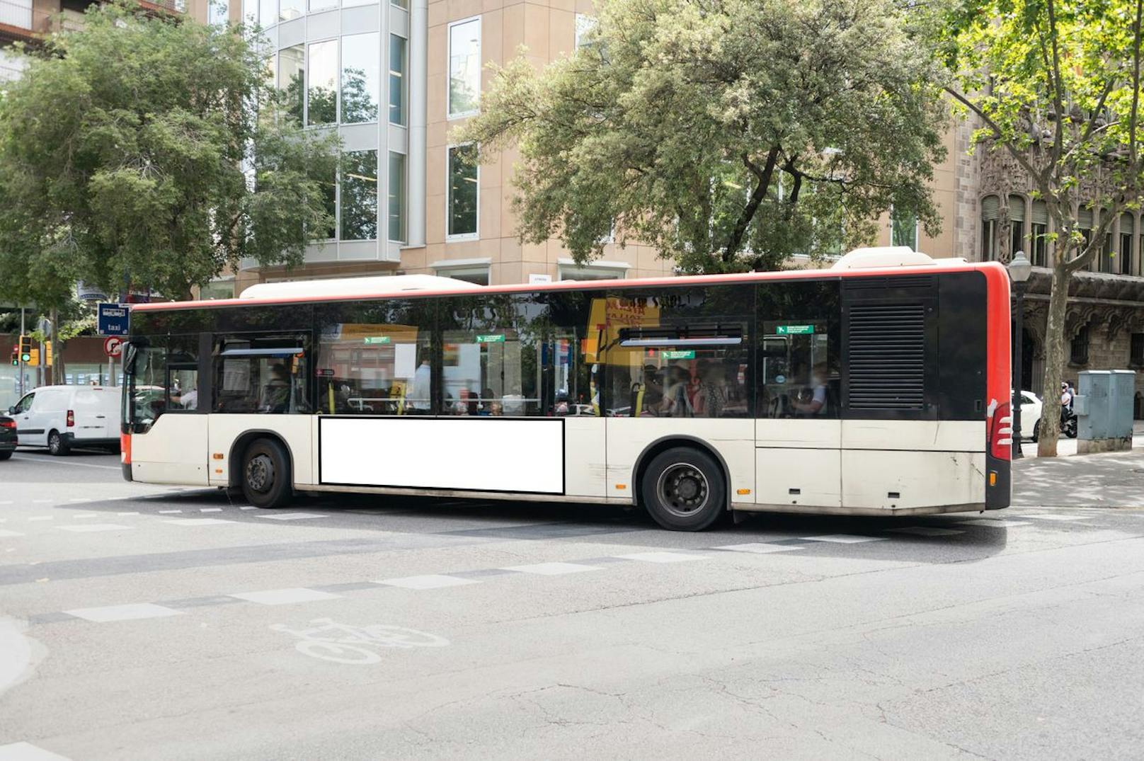 Die Frau wollte mit dem Einkaufsbus ihre Einkäufe erledigen. (Symbolbild)