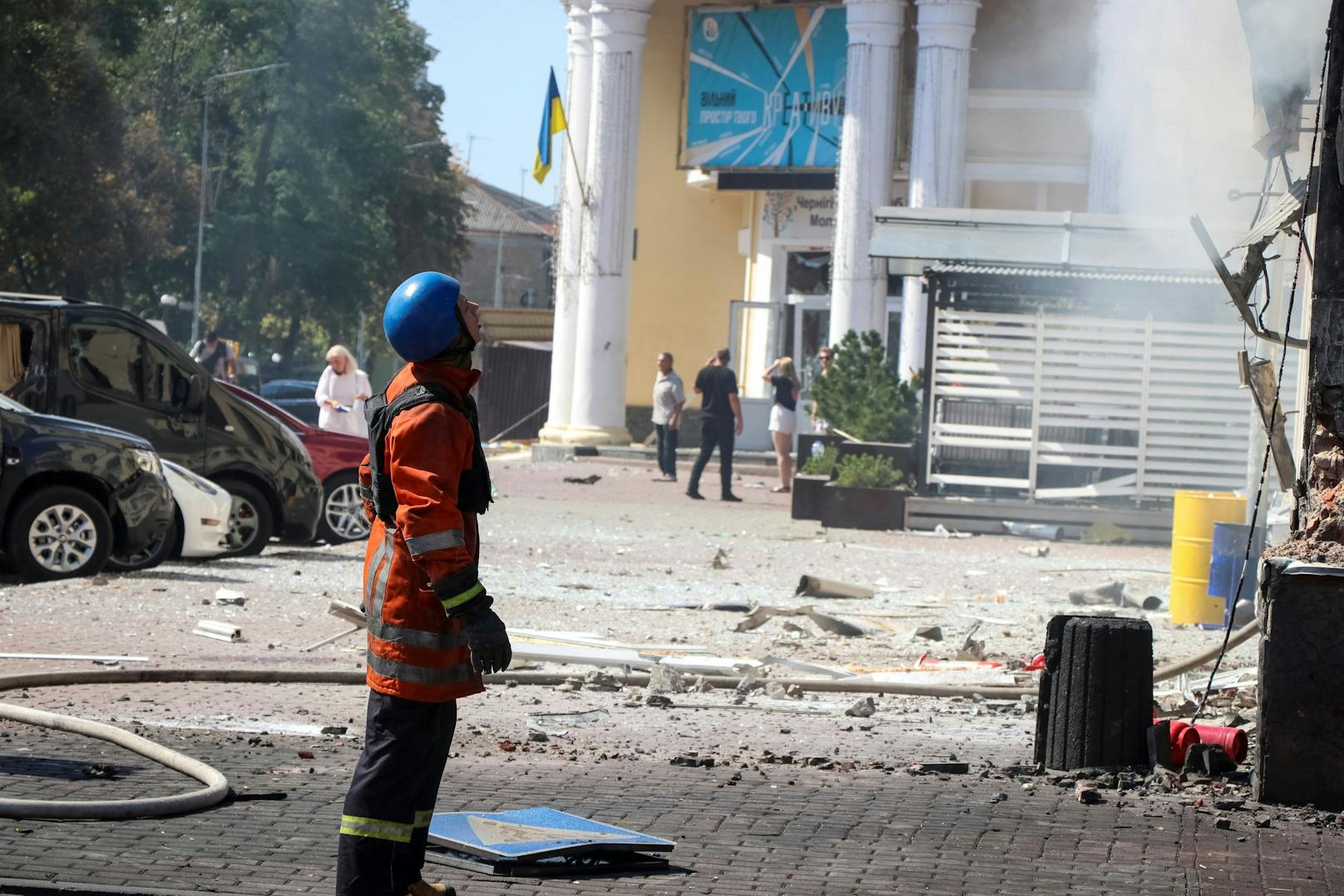 Bei einem Angriff auf die ukrainische Stadt Tschernihiw wurden mindestens fünf Personen getötet. 