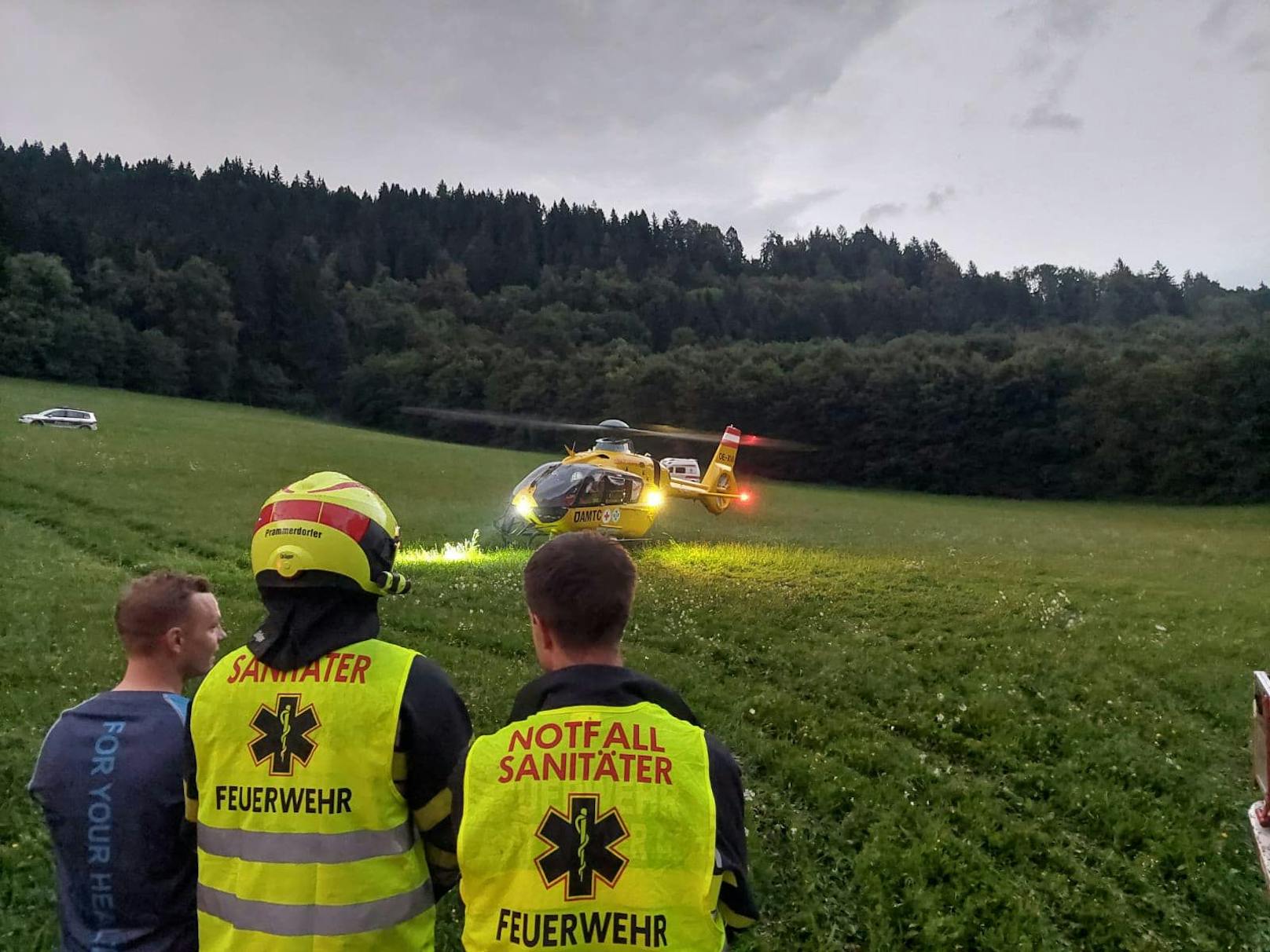 Mehrere Feuerwehren, die Polizei und ein ÖAMTC-Notarztheli ...