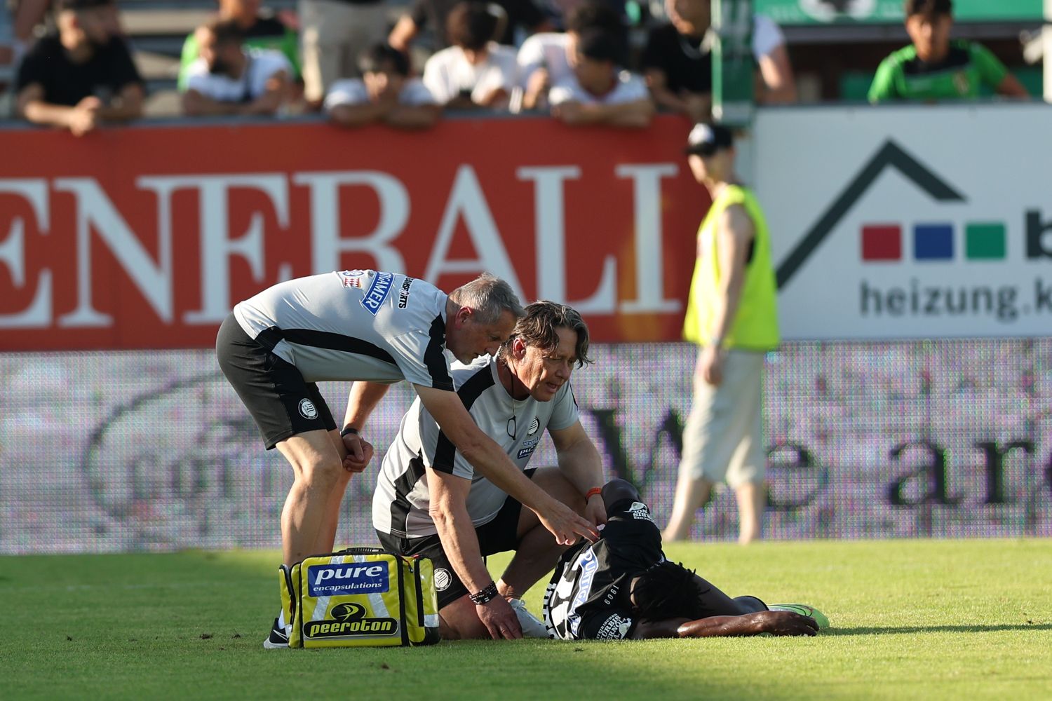 Seedy Jatta musste nach nur sechs Minuten wieder ausgetauscht werden. 