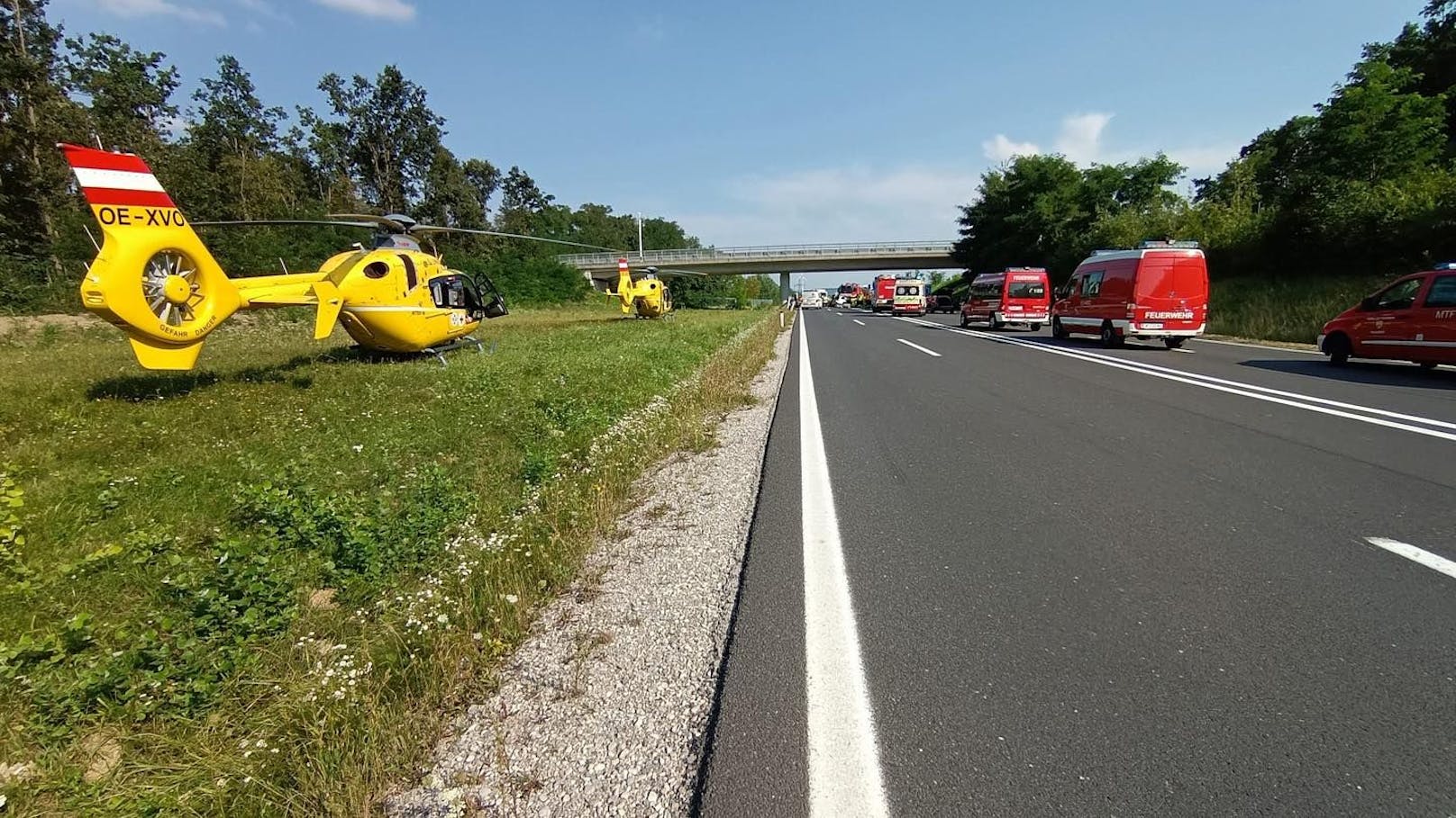 Bei einem Verkehrsunfall auf der S4 Mattersburger Schnellstraße sind am 19. August 2023 zwei Menschen ums Leben gekommen, vier weitere wurden schwer verletzt.