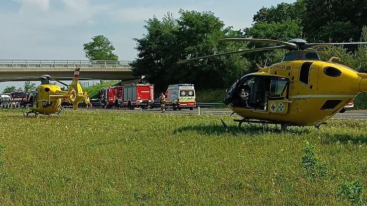 Bei einem Verkehrsunfall auf der S4 Mattersburger Schnellstraße sind am 19. August 2023 zwei Menschen ums Leben gekommen, vier weitere wurden schwer verletzt.