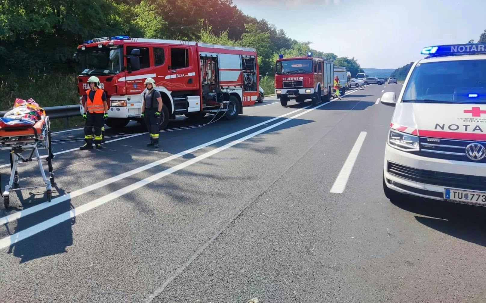 Bei einem Verkehrsunfall auf der S4 Mattersburger Schnellstraße sind am 19. August 2023 zwei Menschen ums Leben gekommen, vier weitere wurden schwer verletzt.