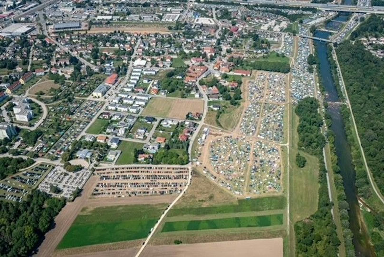 Die Zeltstadt von oben.