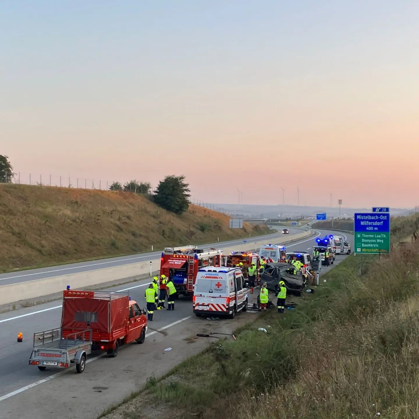 Tödlicher Kleinbus-Unfall auf der A5 in den Morgenstunden des 20. August 2023. Ein Kind kam dabei ums Leben.